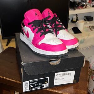 Nike air Jordan fierce pink / black / white